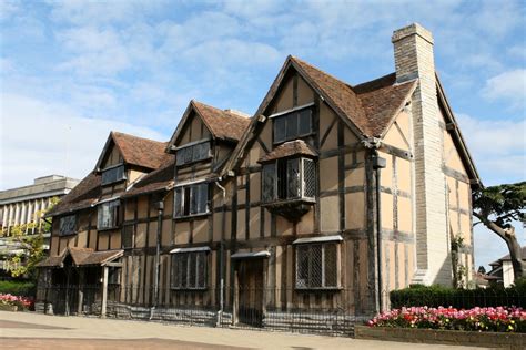 tudor architecture features|famous tudor architects.